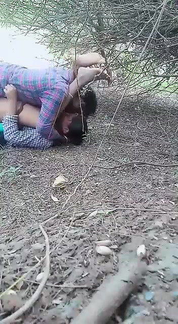 Village mature bhabhi outdoor fucking