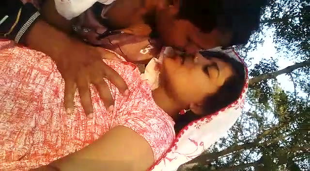 Desi bhabi Outdoor fun