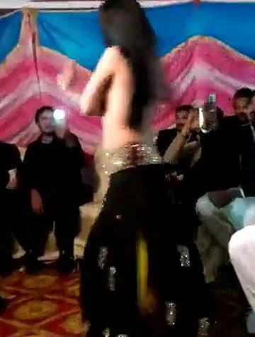 Desi Daring HOrny Grl with soopr hoot BOobs in Wedding Party