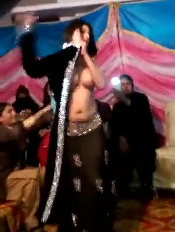 Desi Daring HOrny Grl with soopr hoot BOobs in Wedding Party