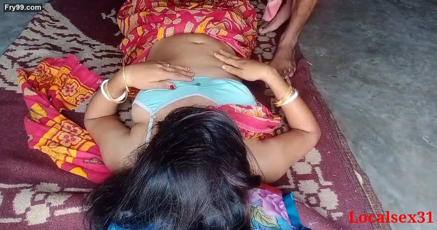 Desi Housewife Sex With Hardly in Saree