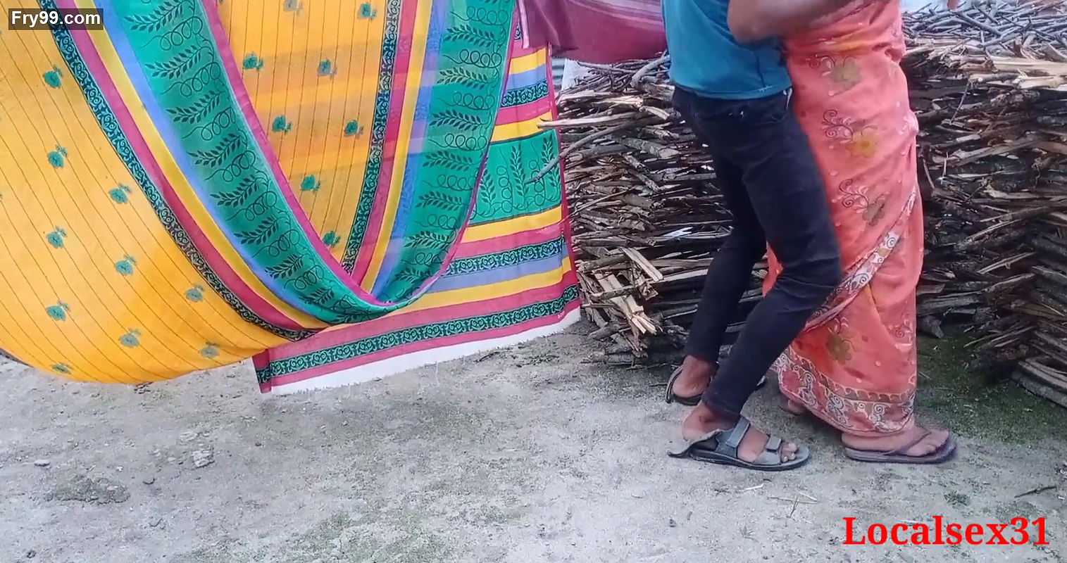 Desi indian Bhabi Sex In outdoor