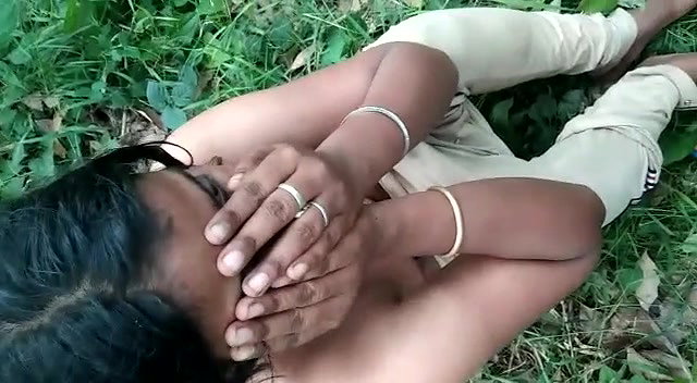 Village bhabi Caught Fucking In Jungle