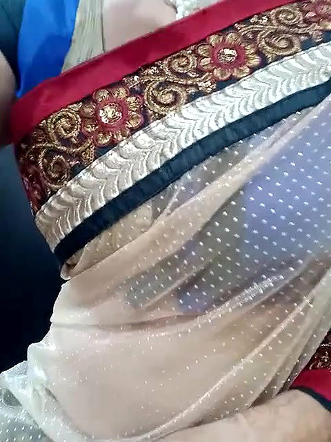 Married Bhabi Showing And Pissing
