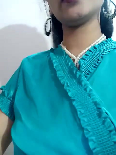 Married Bhabi Showing And Pissing