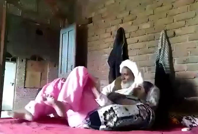 Desi old man fking young daughtrilw