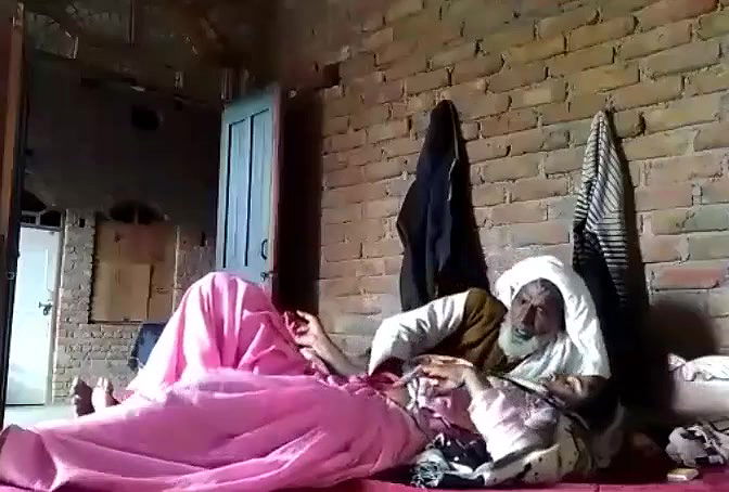 Desi old man fking young daughtrilw