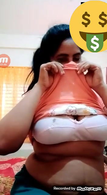 Desi Bigboob Sexy Bhabi Showing And Fingering