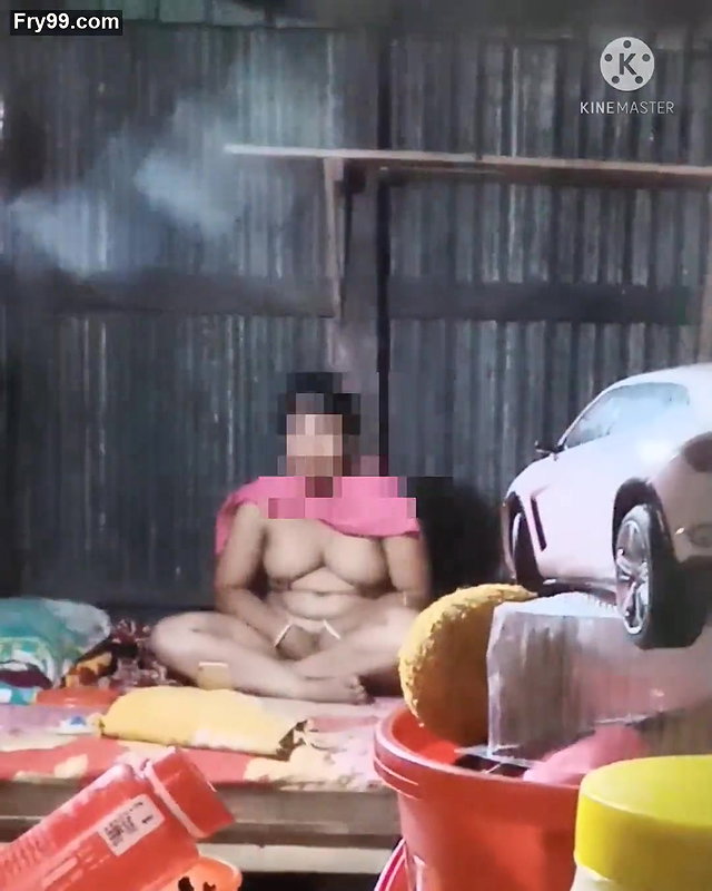 Desi village aunty showing her big boobs and body.
