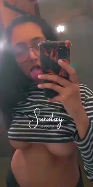 Hot Insta Babe Showing Boobs