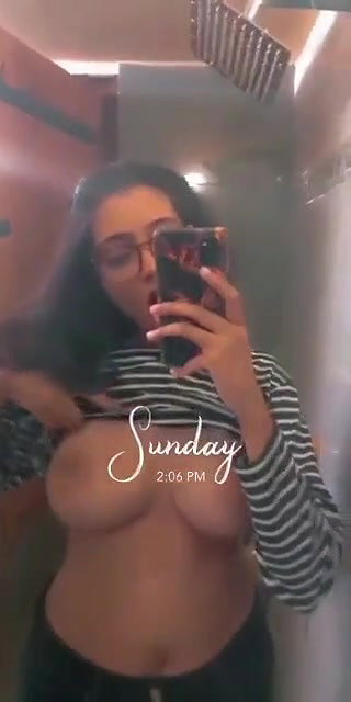Hot Insta Babe Showing Boobs