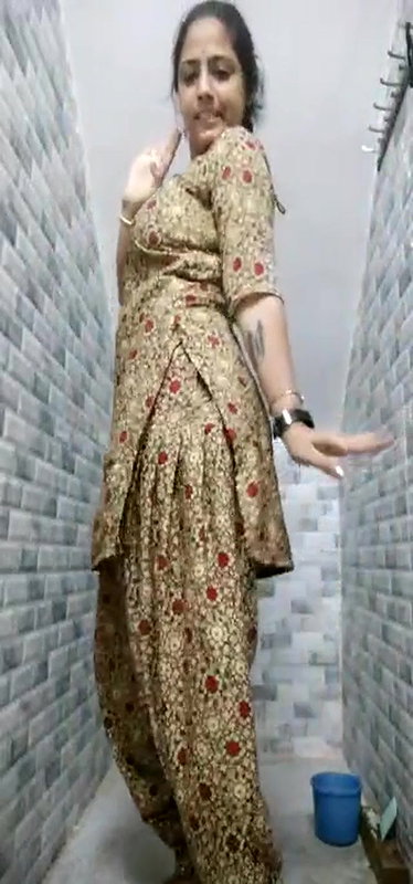 Super Horny Indian Girl Show’s Nude Body and Dancing
