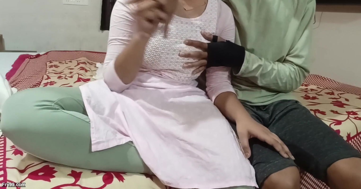 Punjabi ladaki sali ne salwar pahankar apane didi ki yaar se chudwai