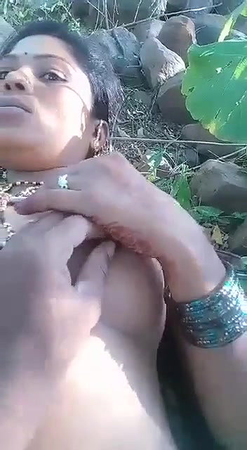 Cheater Village Bhabhi Outdoor Enjoying with Lover