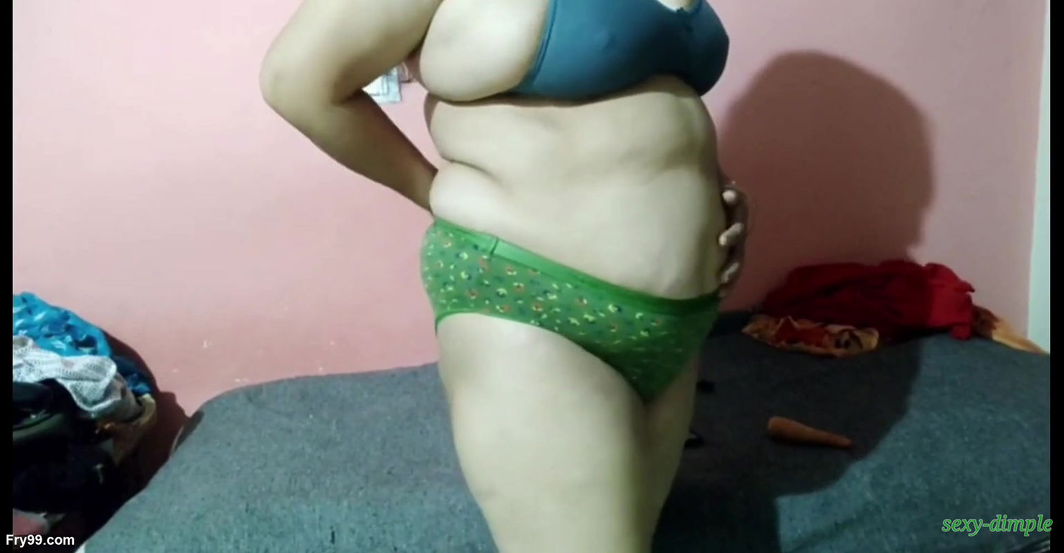 WET PUSSY UNDER PANTIES. AMATEUR HOT MILF VERY BIG ASS BIG TITS SEDUCED HORNY YOUNG MILF BUBBLE MASTURBATION VEGETABLE