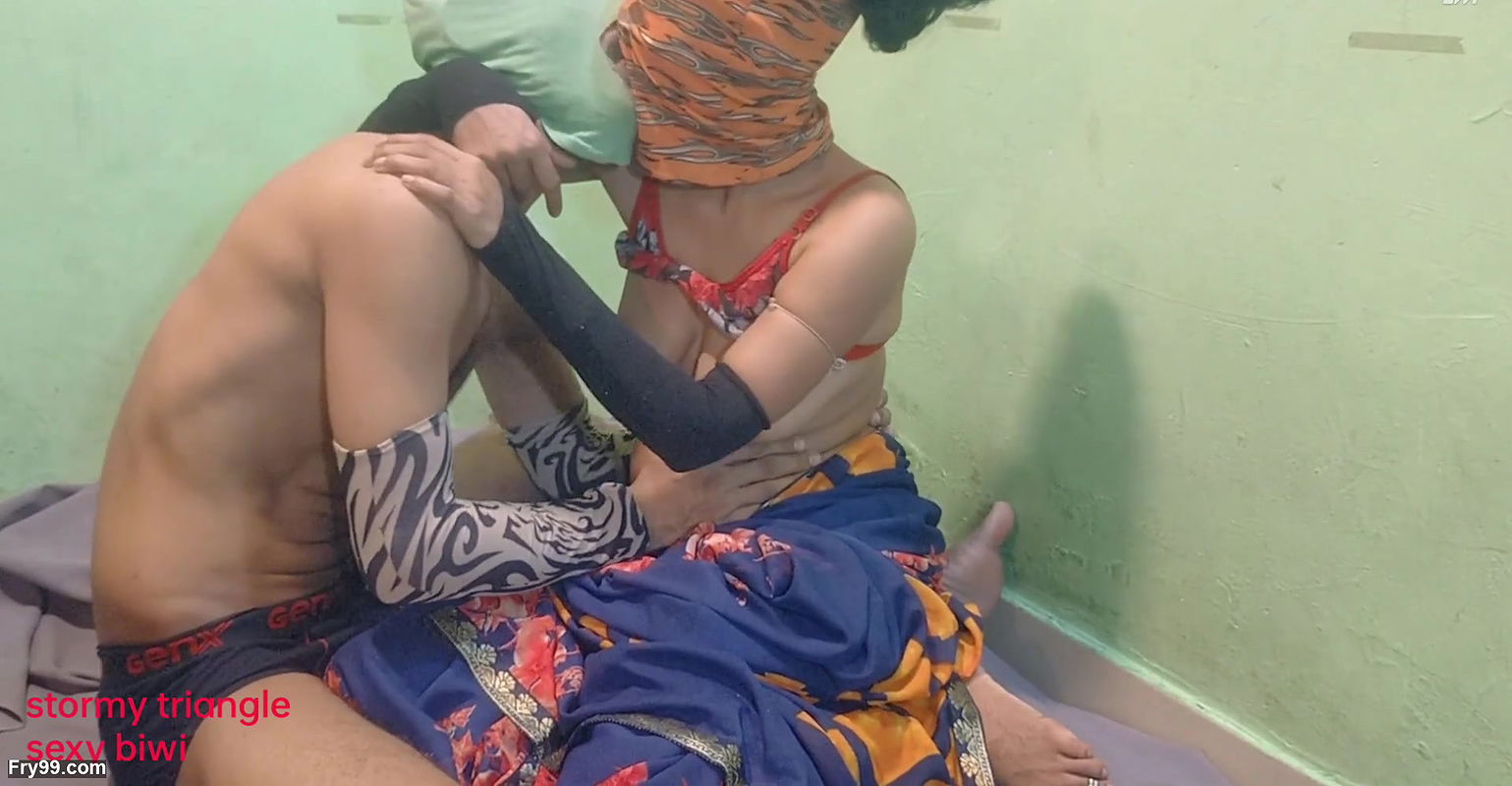 Today, for the first time, sister-in-law had sex in saree and so much that sister-in-law started having stomach pain