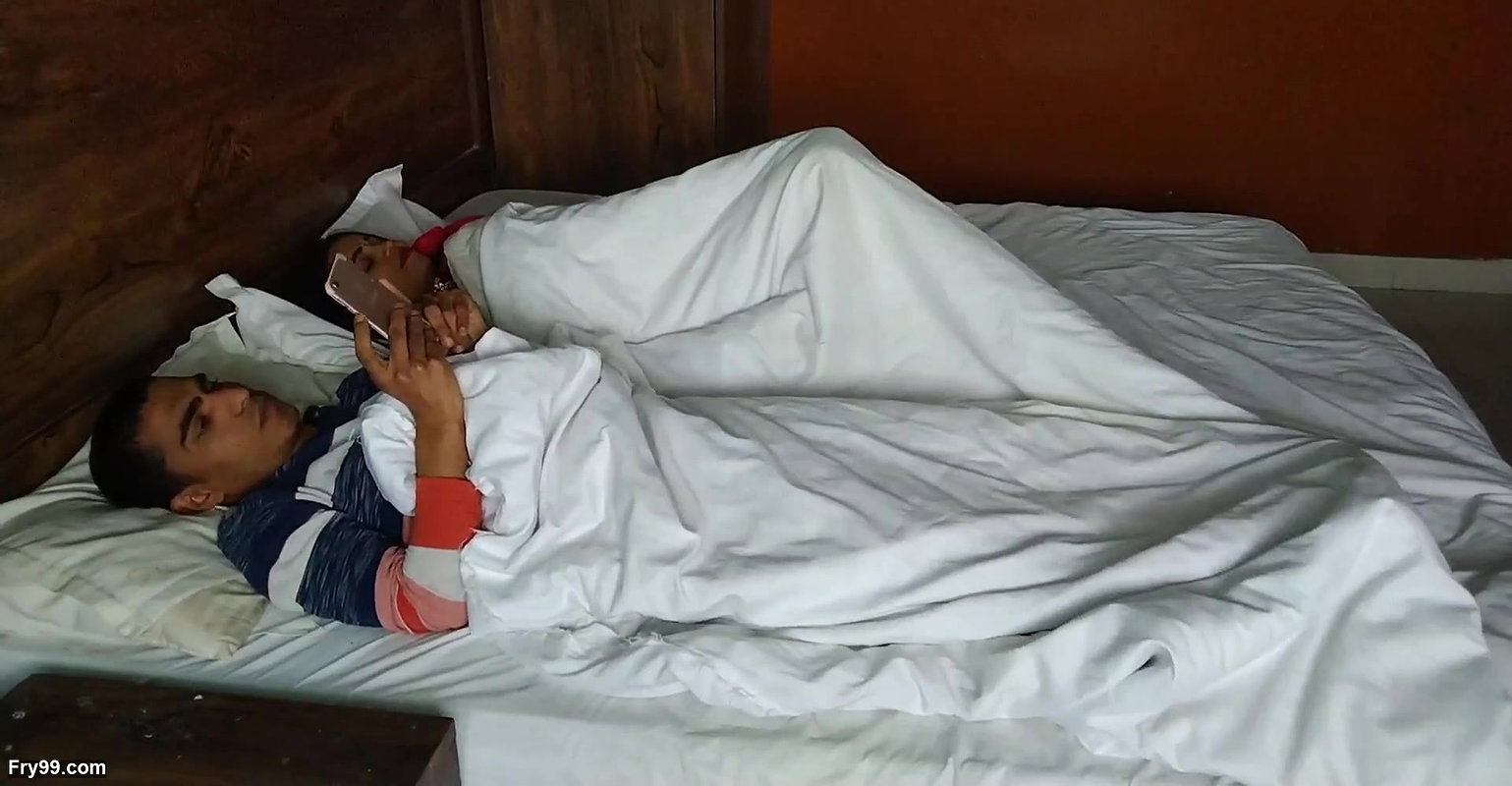 Soyi hui step sister ko jabar dasti pakad ke choda