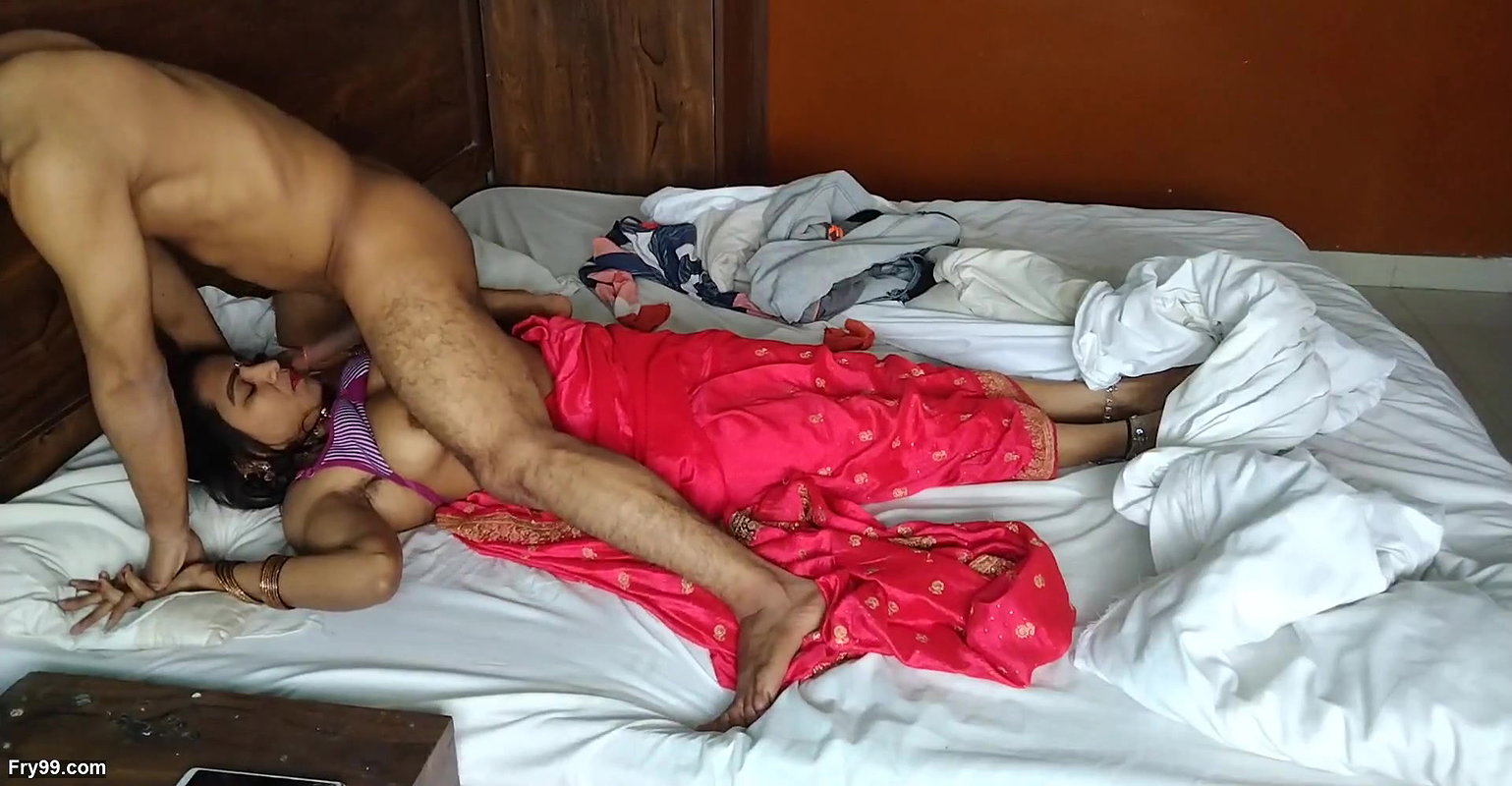 Soyi hui step sister ko jabar dasti pakad ke choda