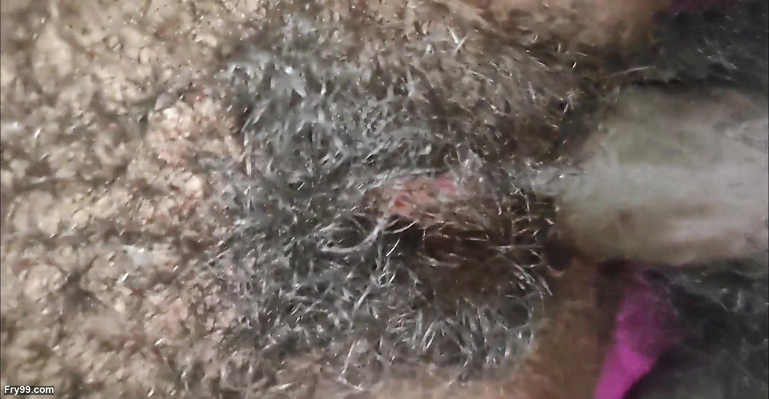 Pati apne kale lund se biwi ki chut ki pyas sant ki aur pani