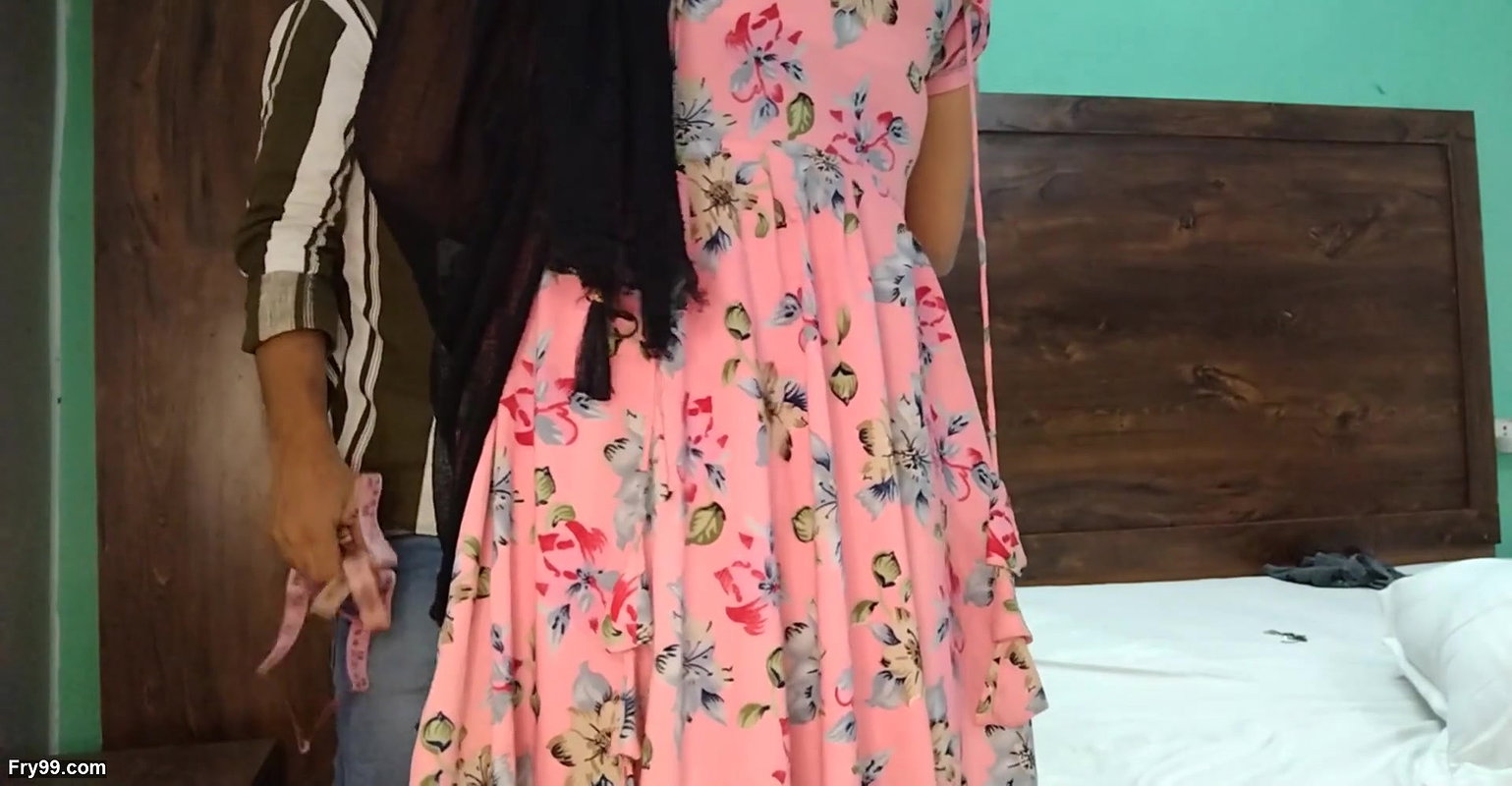 Paise na hone ke karan darzi ne larki ka mara gand