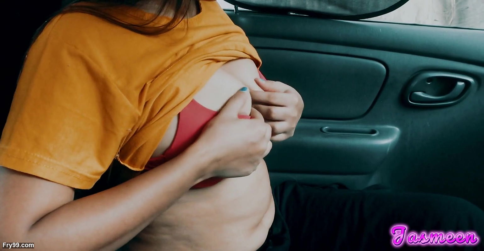 Ofifce ke Baad Boss Ne Kiye Car Mein Boobs Press