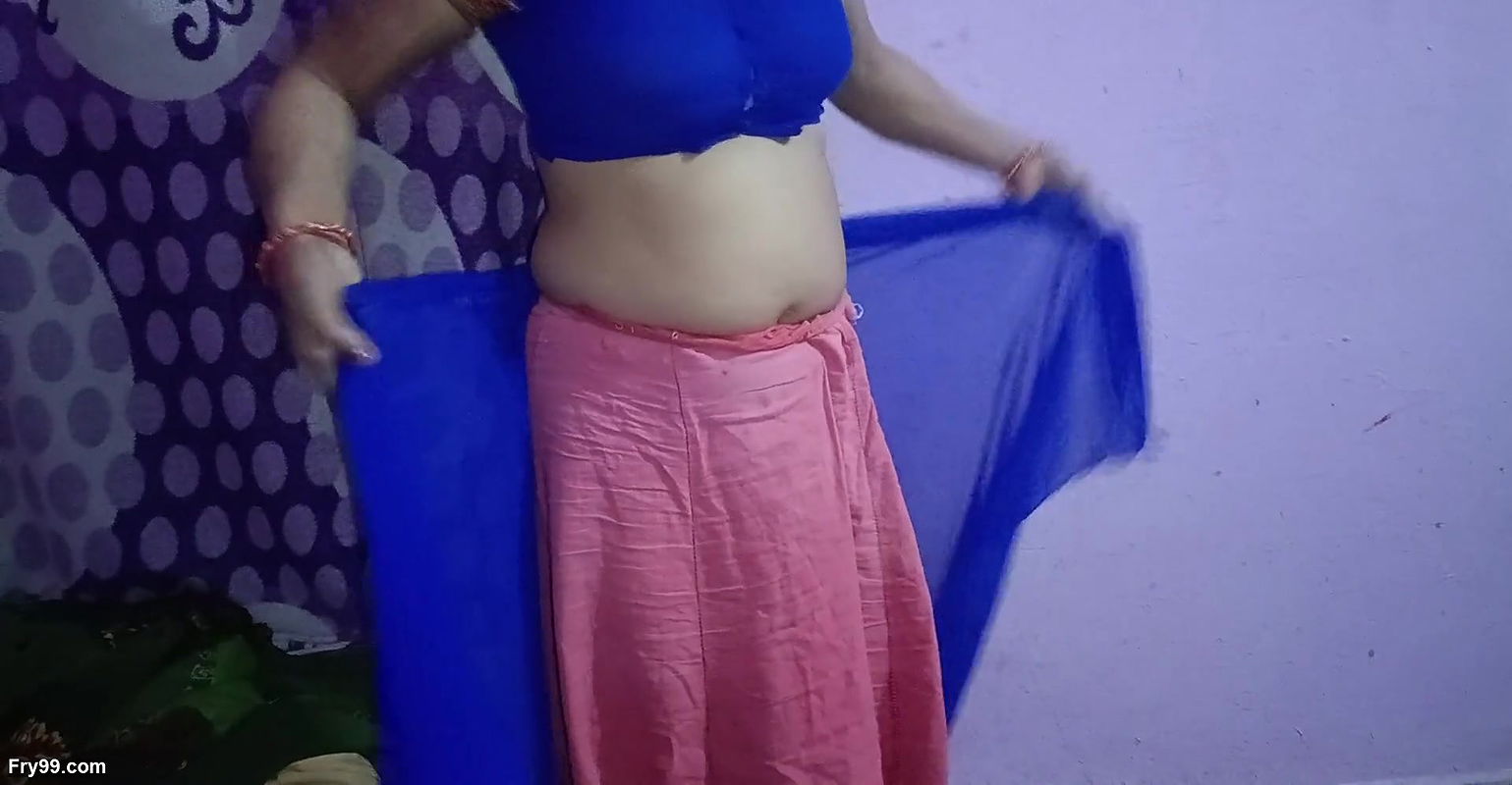 New year special bhabhi wear new blue saree and ready for sex