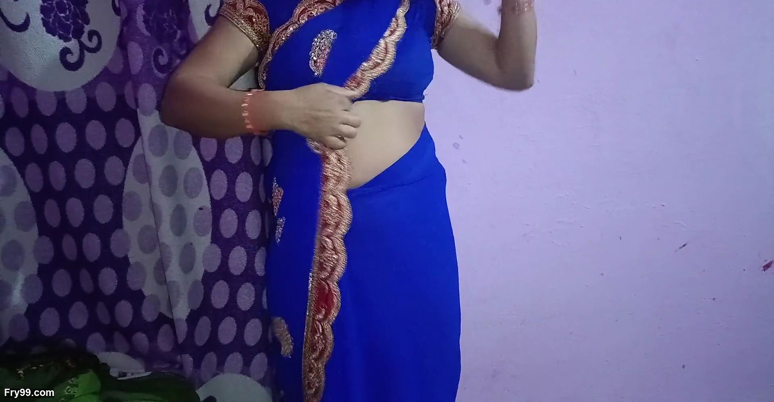 New year special bhabhi wear new blue saree and ready for sex