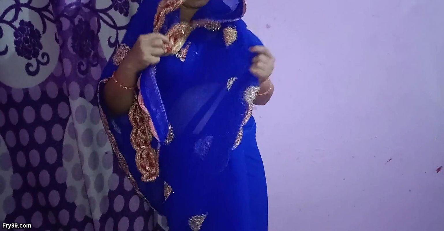 New year special bhabhi wear new blue saree and ready for sex