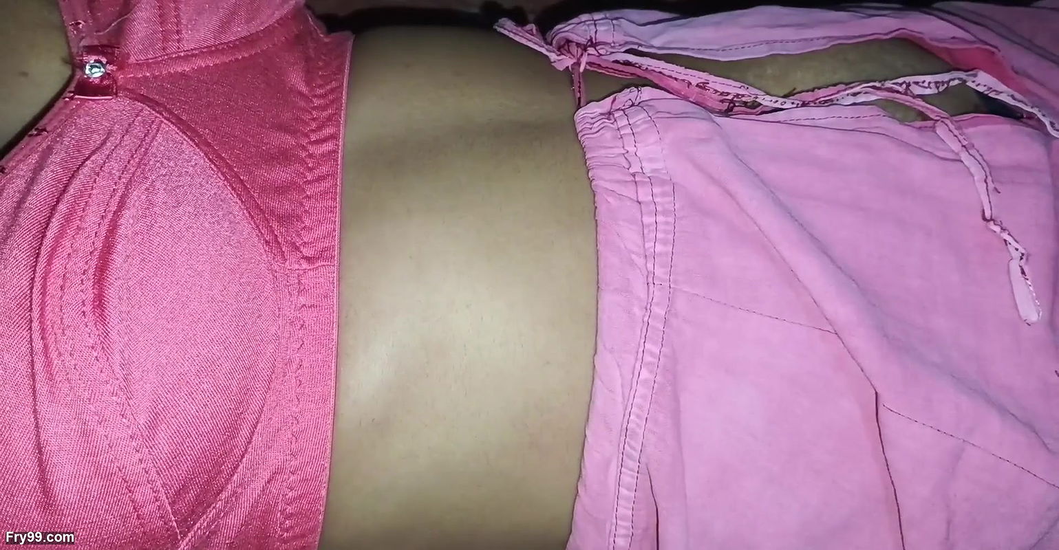 My brother-in-law squeezed my nipple with the thick cock of my pussy fuck