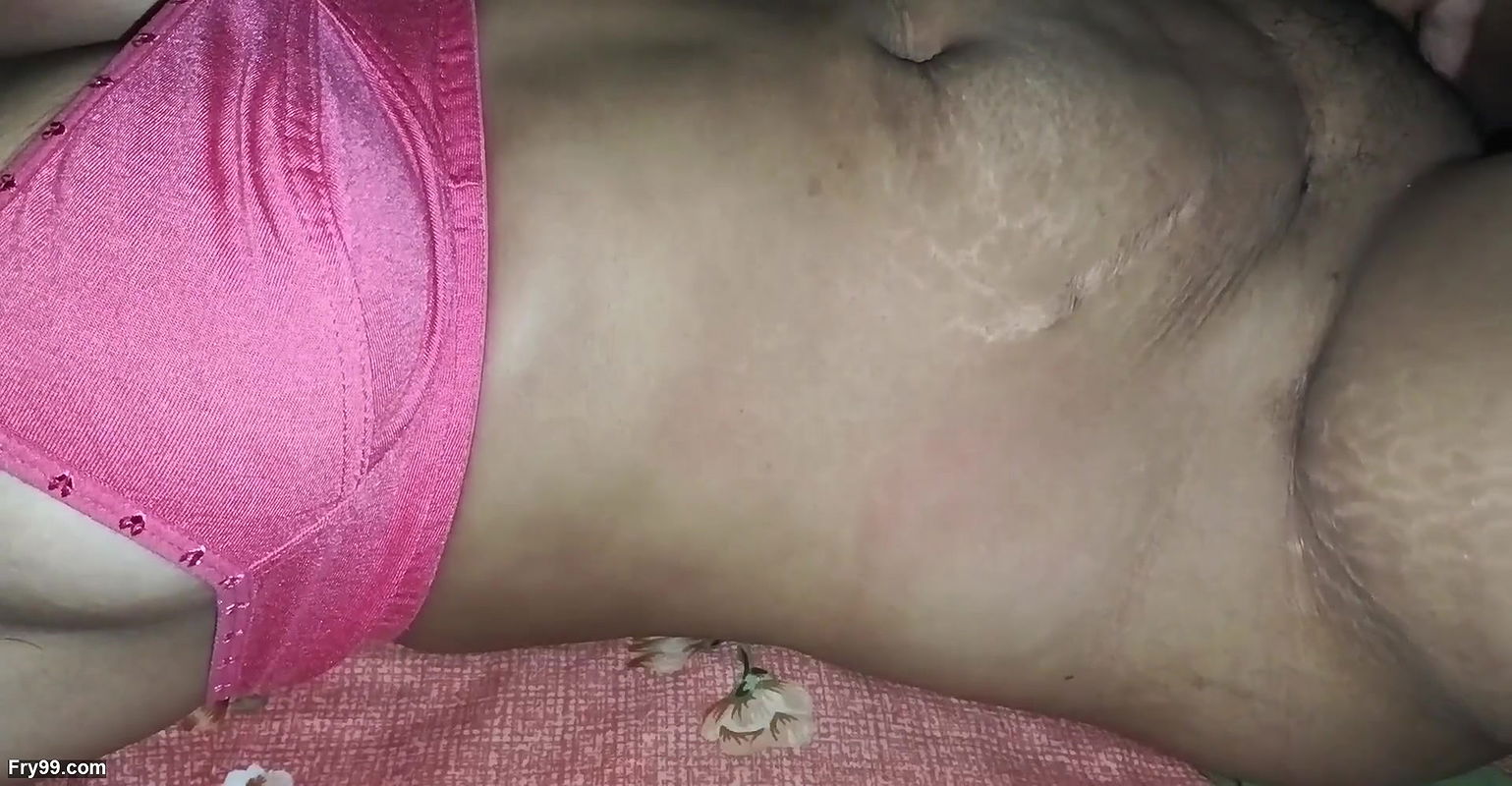 My brother-in-law squeezed my nipple with the thick cock of my pussy fuck
