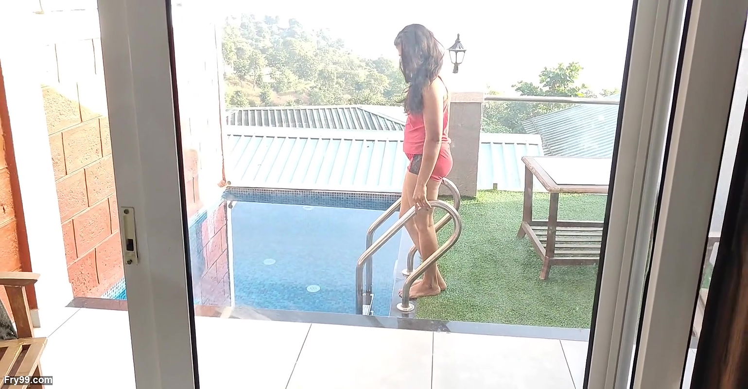 Komal was getting into the swimming pool for the first time, the husband was getting down from behind, fucking in the water itself