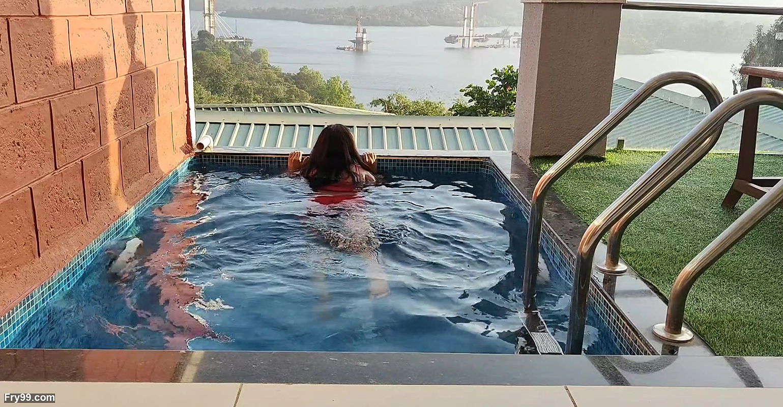 Komal was getting into the swimming pool for the first time, the husband was getting down from behind, fucking in the water itself