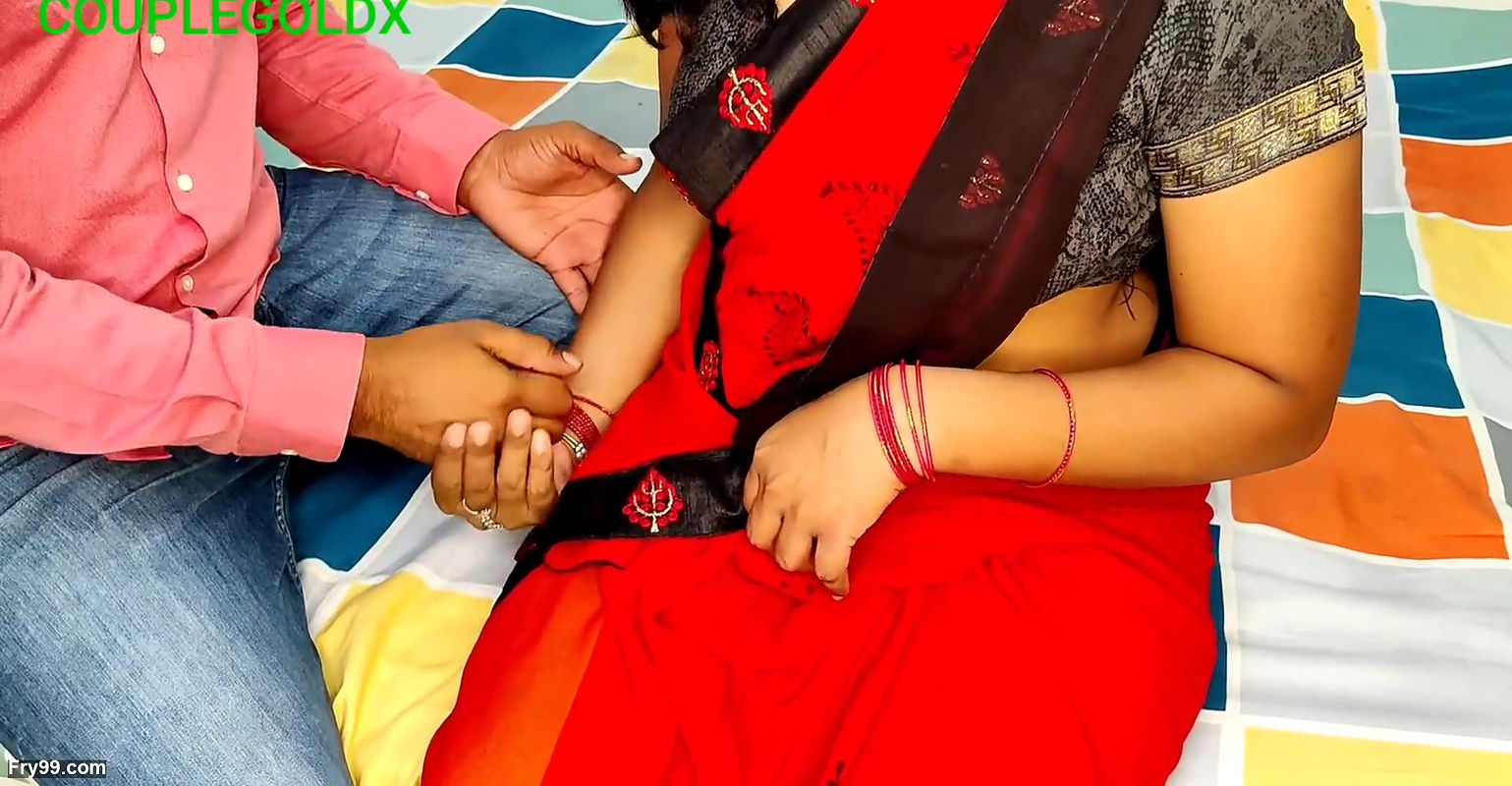 Komal ne apne sath kam karne wale majdur ko patke chodne ko majboor kiya