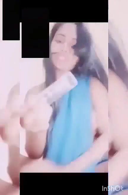 Sari girl Masturbating