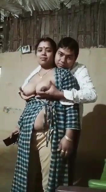 Cheater Bhabhi Enjoying with Lover