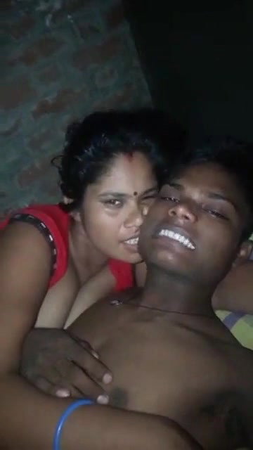 Village Bhabhi Enjoying with Young Devar