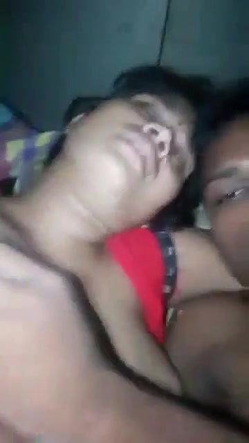 Village Bhabhi Enjoying with Young Devar