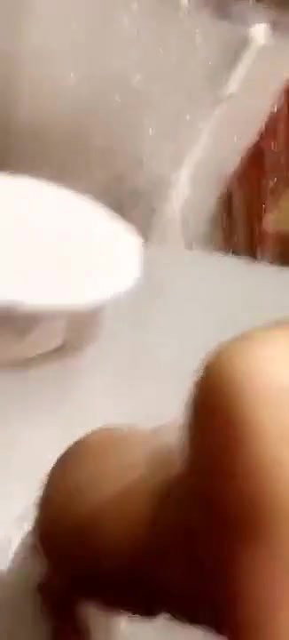 Desi bhabi Bathing