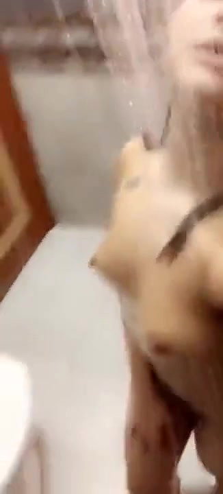 Desi bhabi Bathing
