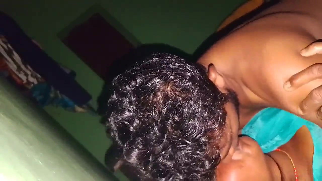 Buddhi Wife Ko Khatya Pe Mast Chudae Kiya Raat Me