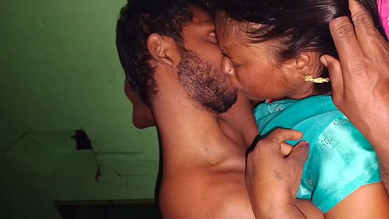 Buddhi Wife Ko Khatya Pe Mast Chudae Kiya Raat Me