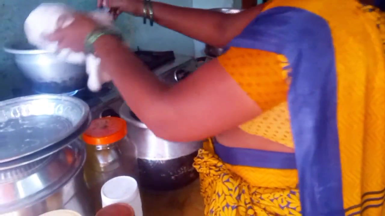 Desi bhabhi cooking homemade sex