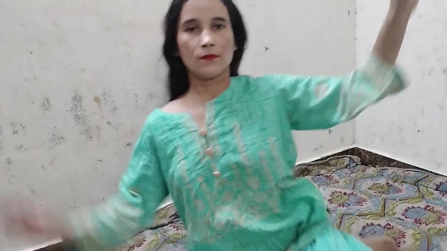 Desi girl ko jabar dasti pakad ke pela