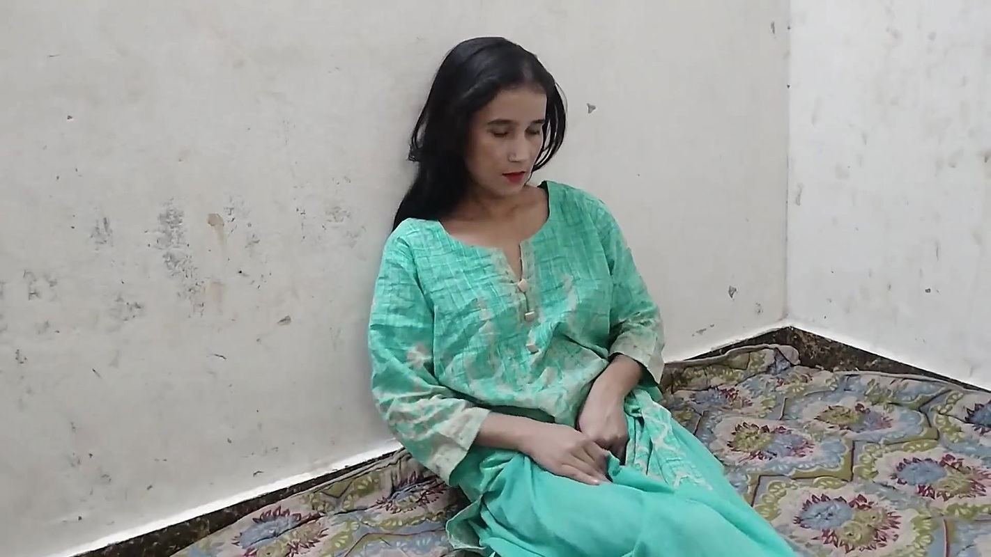 Desi girl ko jabar dasti pakad ke pela