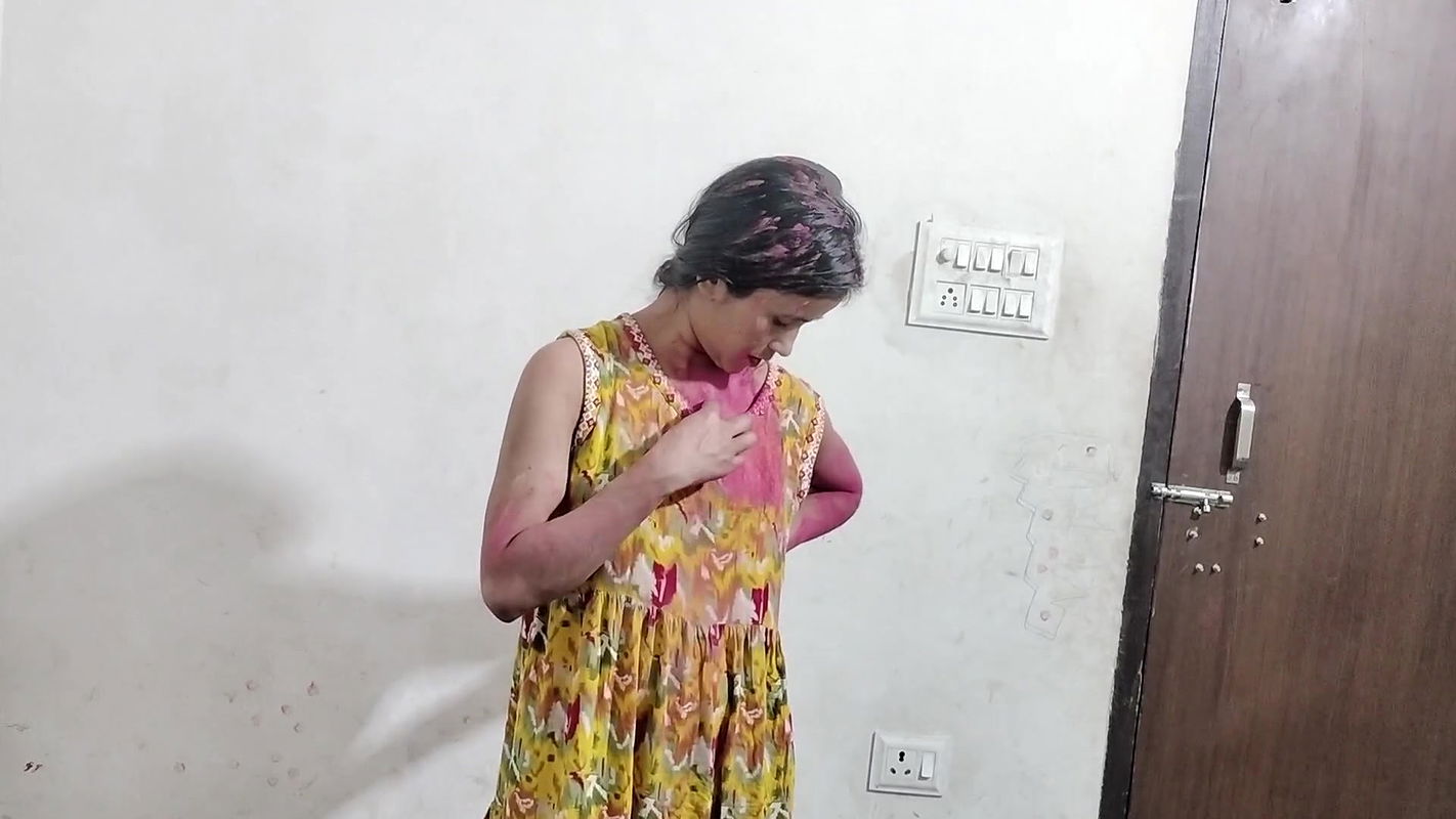 Dever ne bhabhi ko nanga kar ke holi khela