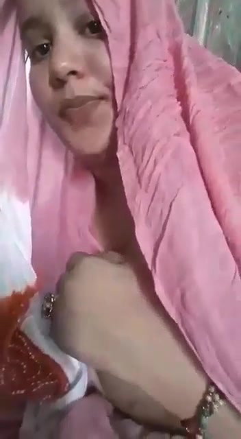 Bhabhi showing melons