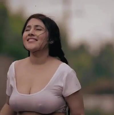 Superb Beauty hot nipls visible