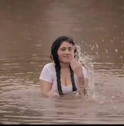 Superb Beauty hot nipls visible