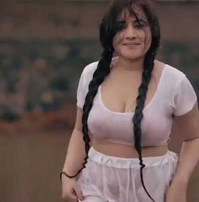 Superb Beauty hot nipls visible