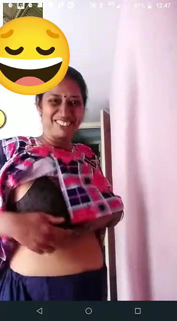 Mature bhabhi showing to lover